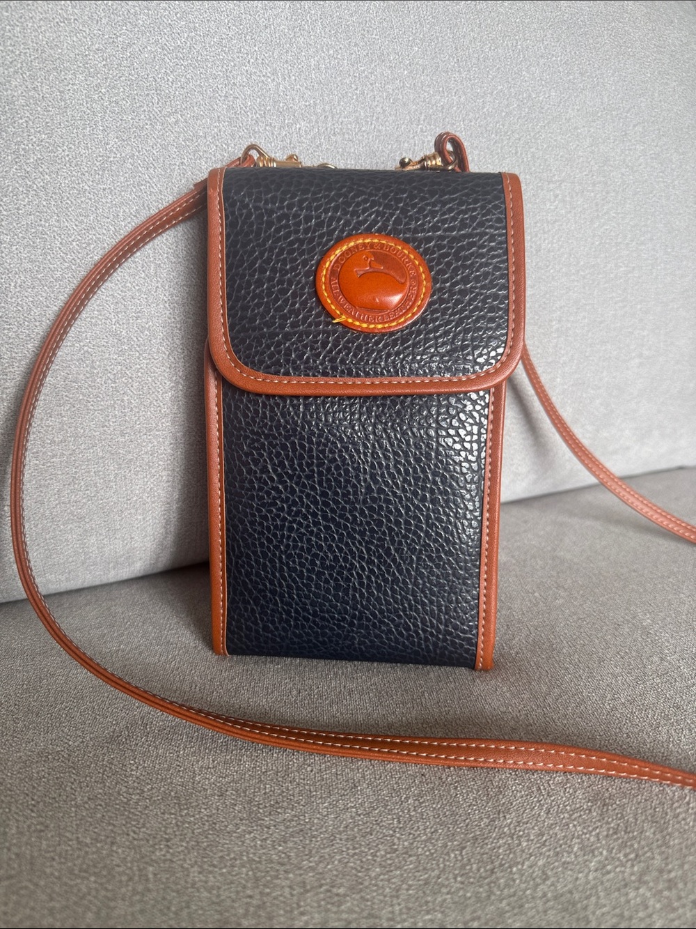 Dooney & Bourke Vintage Navy Blue & Tan Pebble Leather Crossbody Phone Pouch Bag